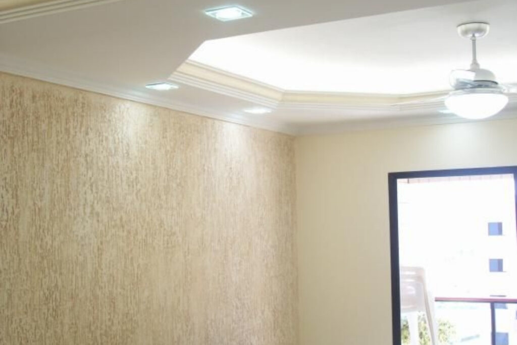 Detalhe técnico de amostra de grafiato ranhurado e granilha mineral para obras de revestimento no bairro do Parque Novo Oratório.