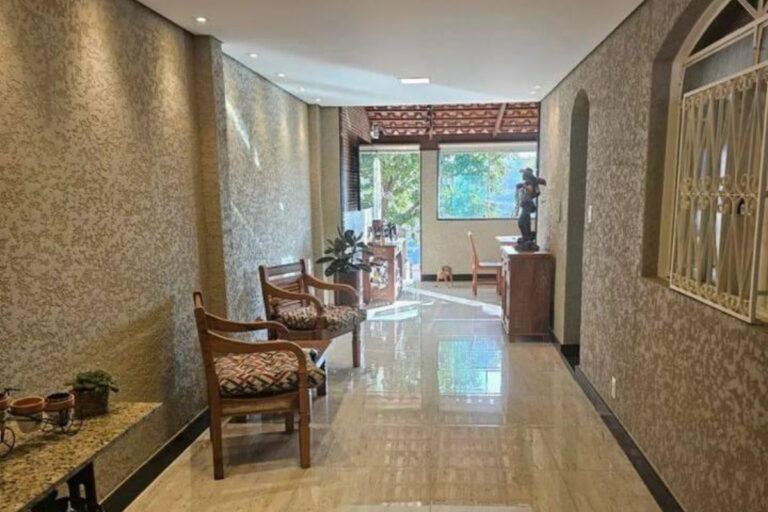 Detalhe técnico de aplicação de textura projetada em condomínio residencial no bairro da Vila Industrial.