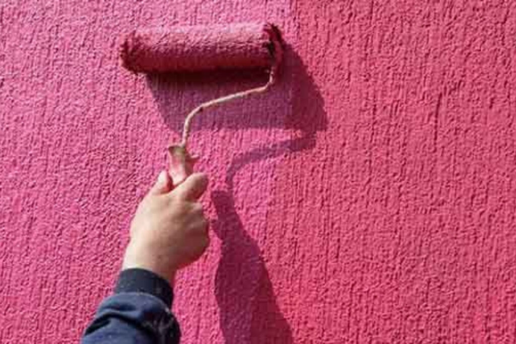 Detalhe técnico de aplicação de textura hidrorrepelente em muro externo de condomínio na região de Heliópolis